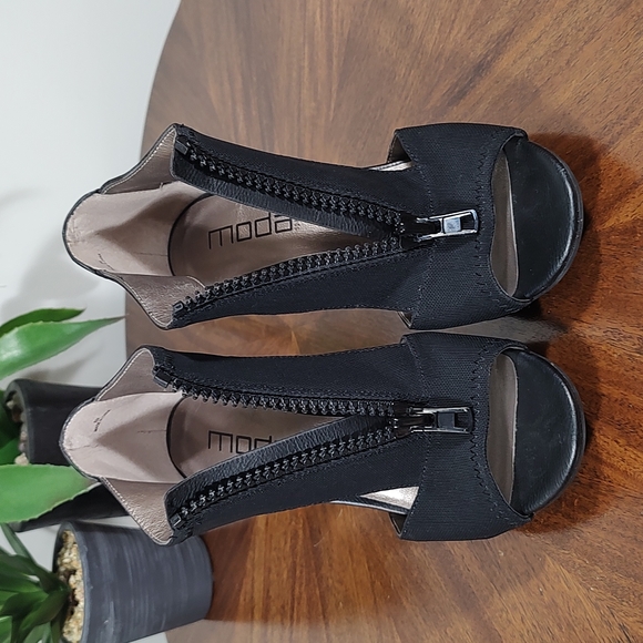Shoes: Moda Black Zipper Heels - Picture 8 of 8